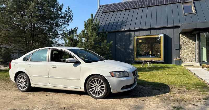 Volvo S40 cena 18000 przebieg: 300000, rok produkcji 2009 z Poznań małe 137